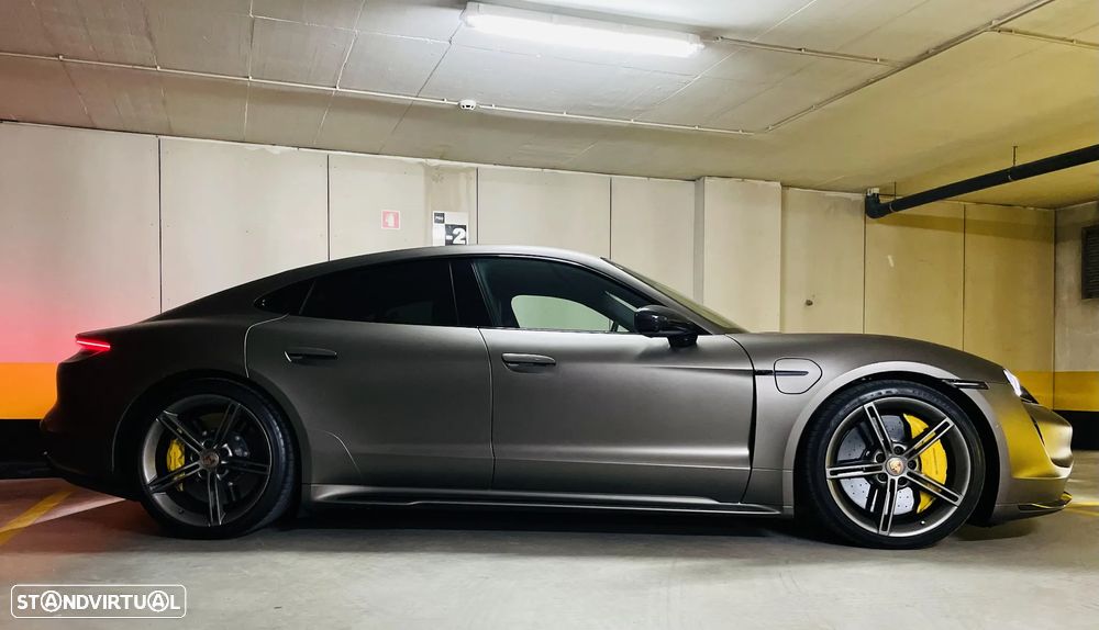 Porsche Taycan Turbo S - 6