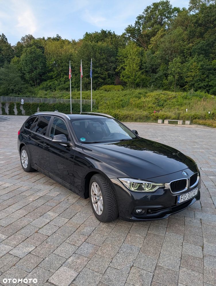 BMW Seria 3 318i - 4