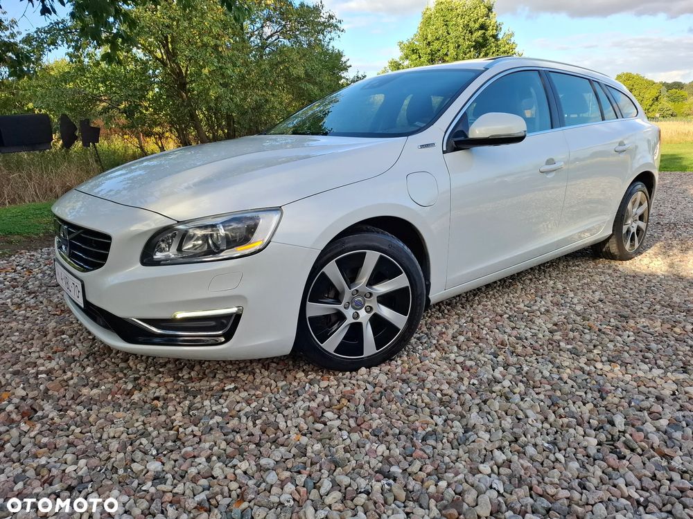 Volvo V60 D6 AWD Plug-in Hybrid R-Design Summum - 26