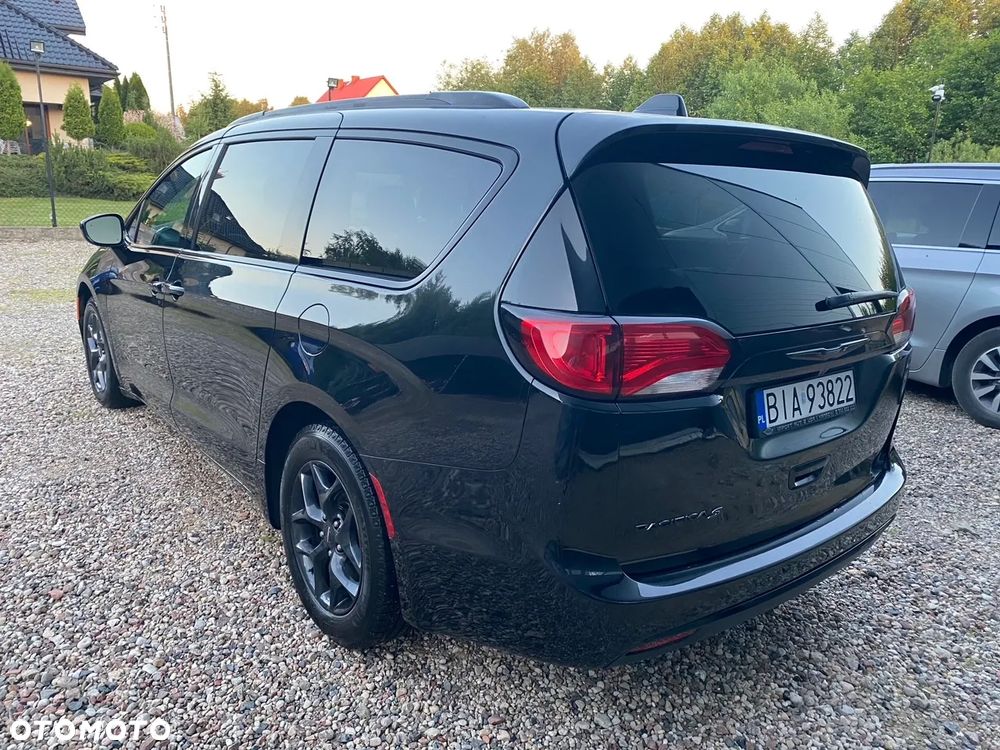 Chrysler Pacifica - 4