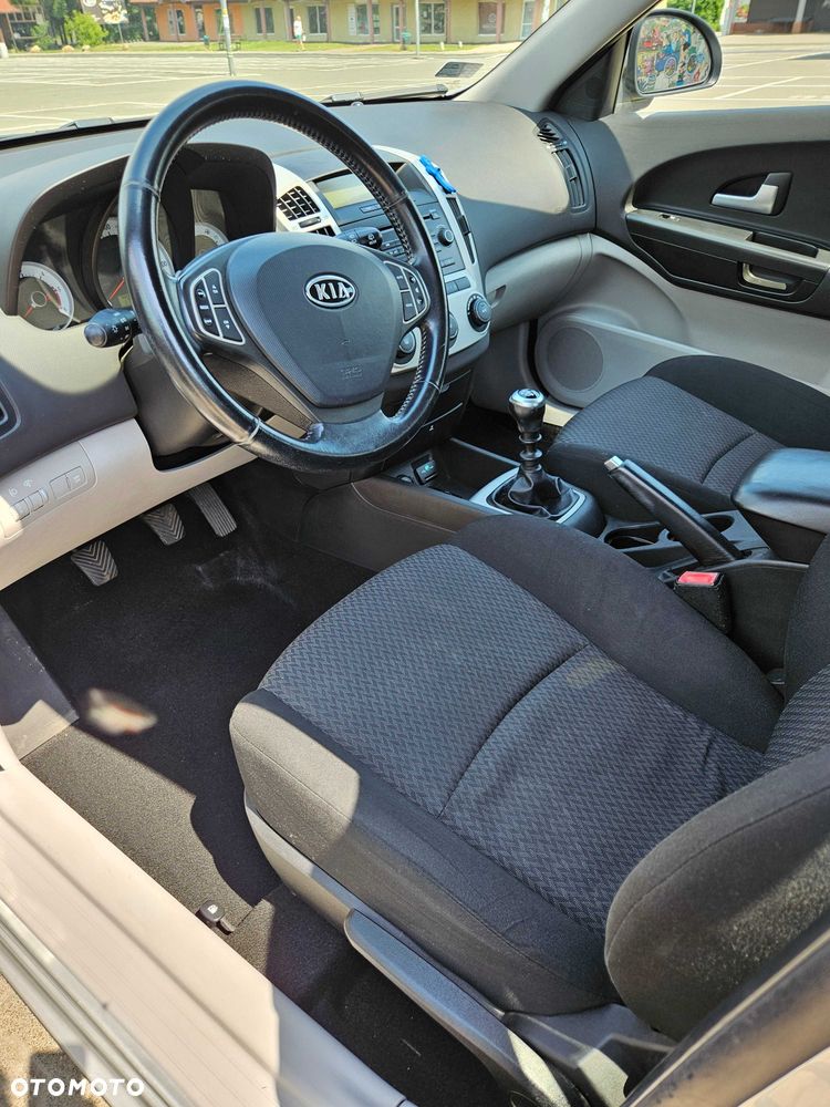 Kia Ceed - 4