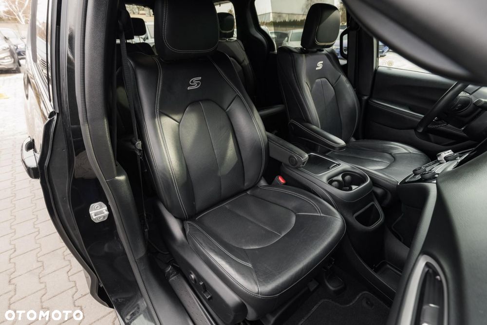 Chrysler Pacifica - 15