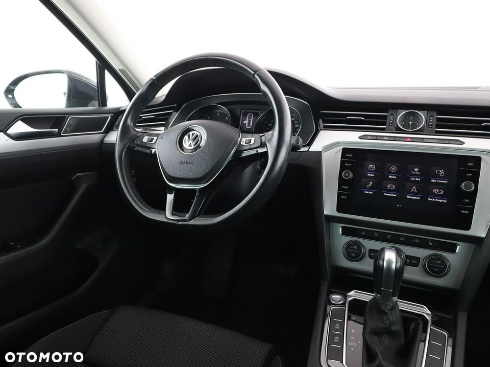 Volkswagen Passat Variant 2.0 TDI SCR DSG (BlueM Tech) Comfortline - 17
