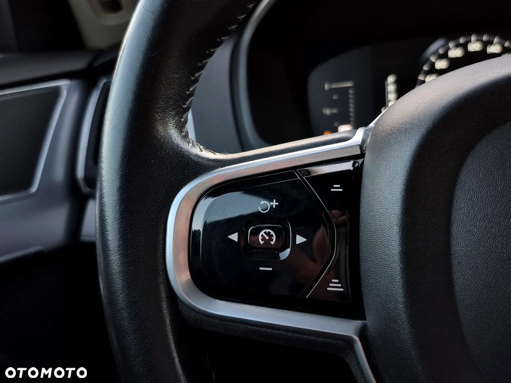 Volvo XC 90 D5 AWD Momentum 7os - 22