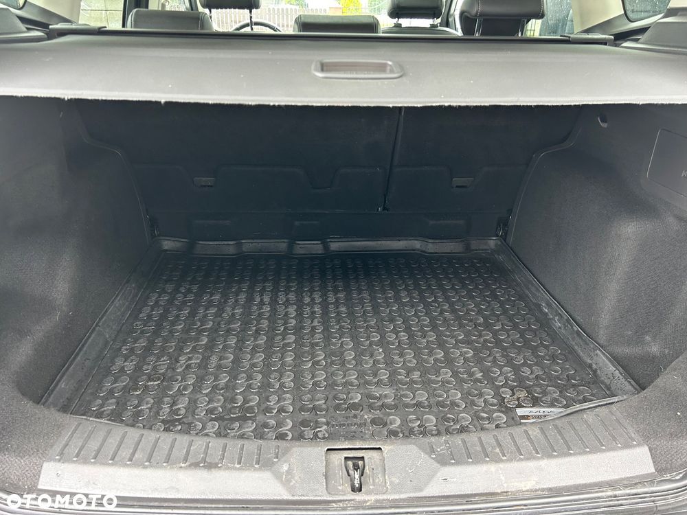 Ford Kuga 1.5 EcoBoost 2x4 Titanium - 36