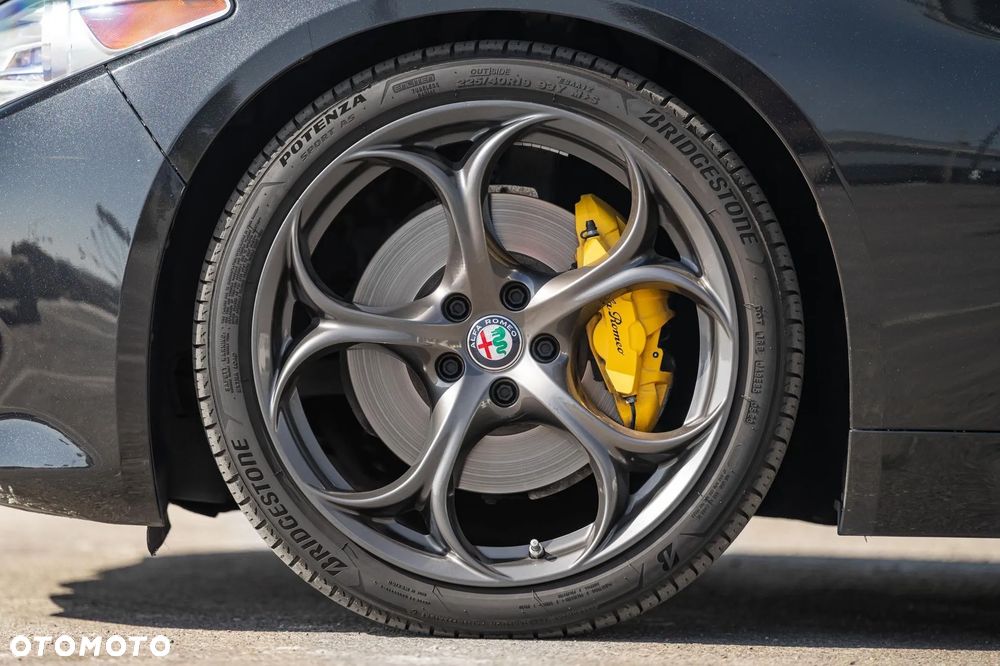Alfa Romeo Giulia 2.0 Turbo 16V AT8 Veloce Ti - 16