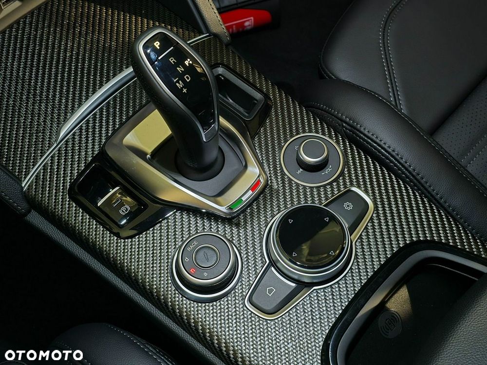 Alfa Romeo Stelvio - 22