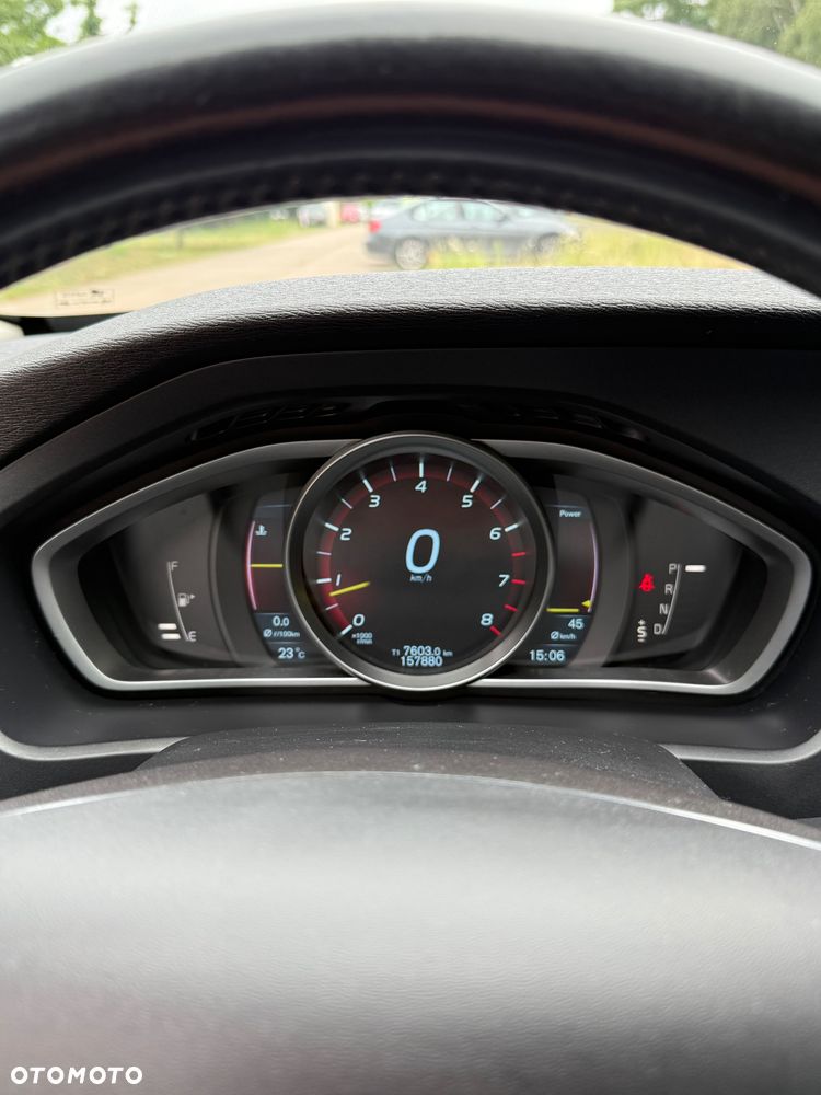 Volvo V40 Cross Country - 16