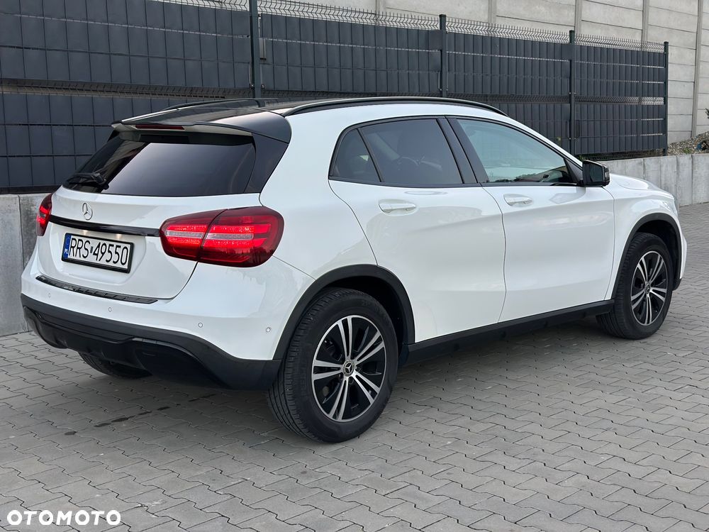 Mercedes-Benz GLA - 13