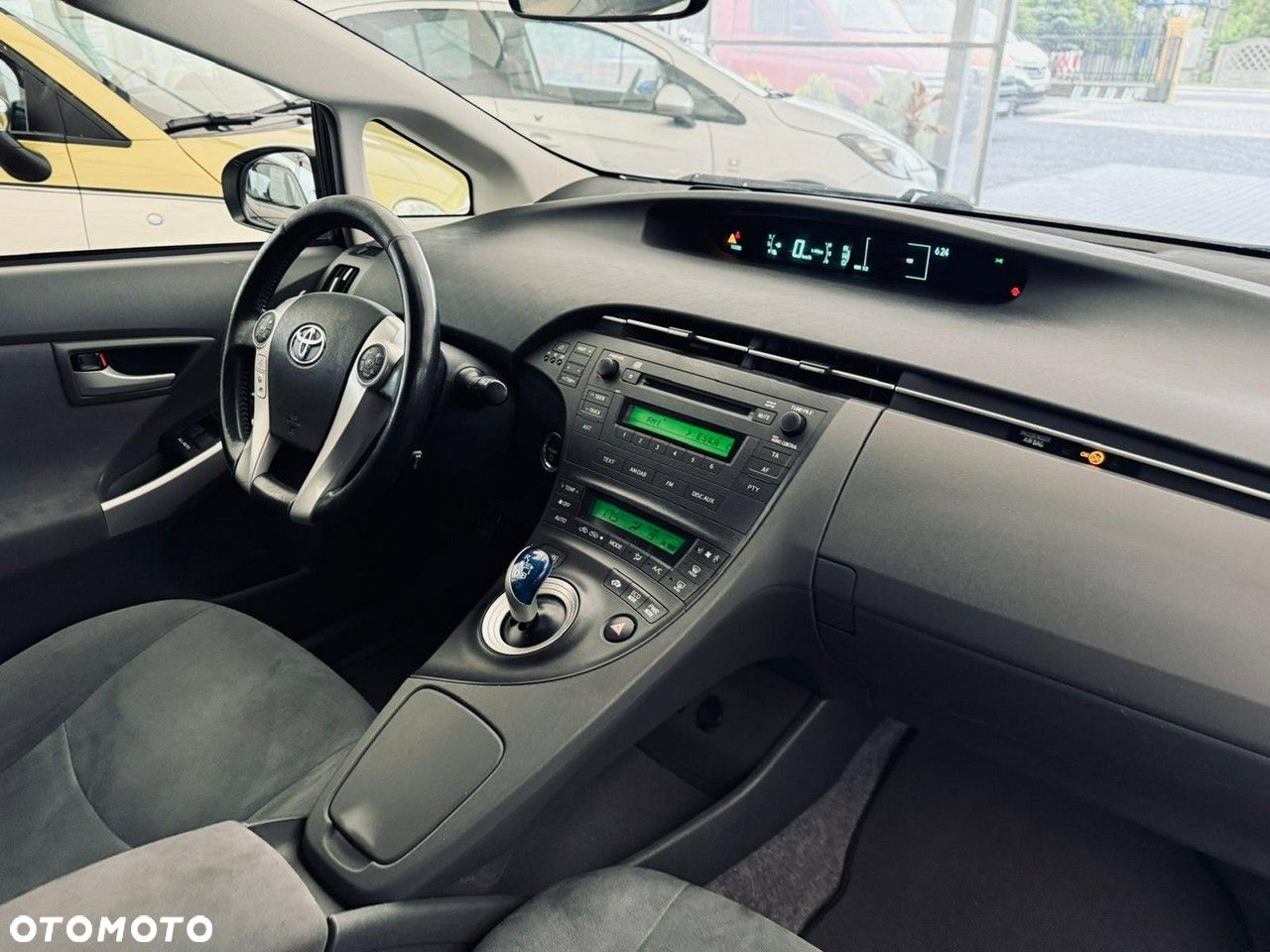 Toyota Prius - 30