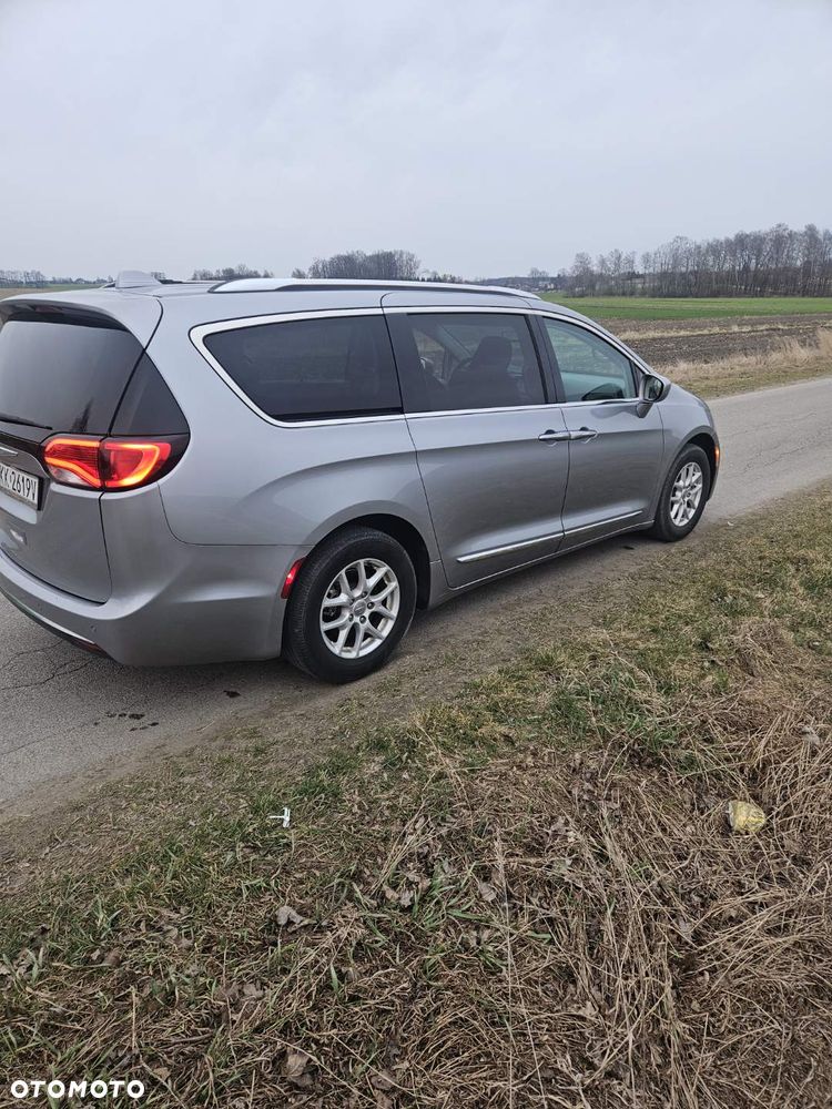 Chrysler Pacifica - 14