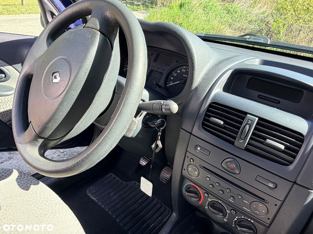 Renault Clio 1.2 16V Campus - 6