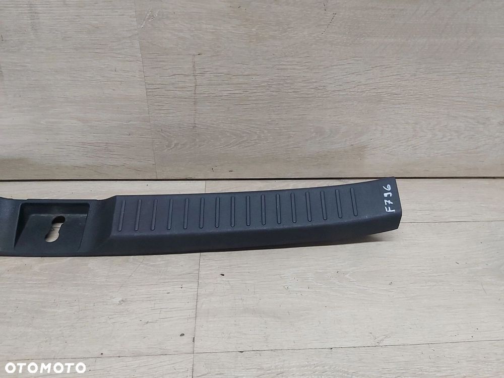 Toyota Corolla Verso II 04-08r plastik osłona pasa tylnego - 3