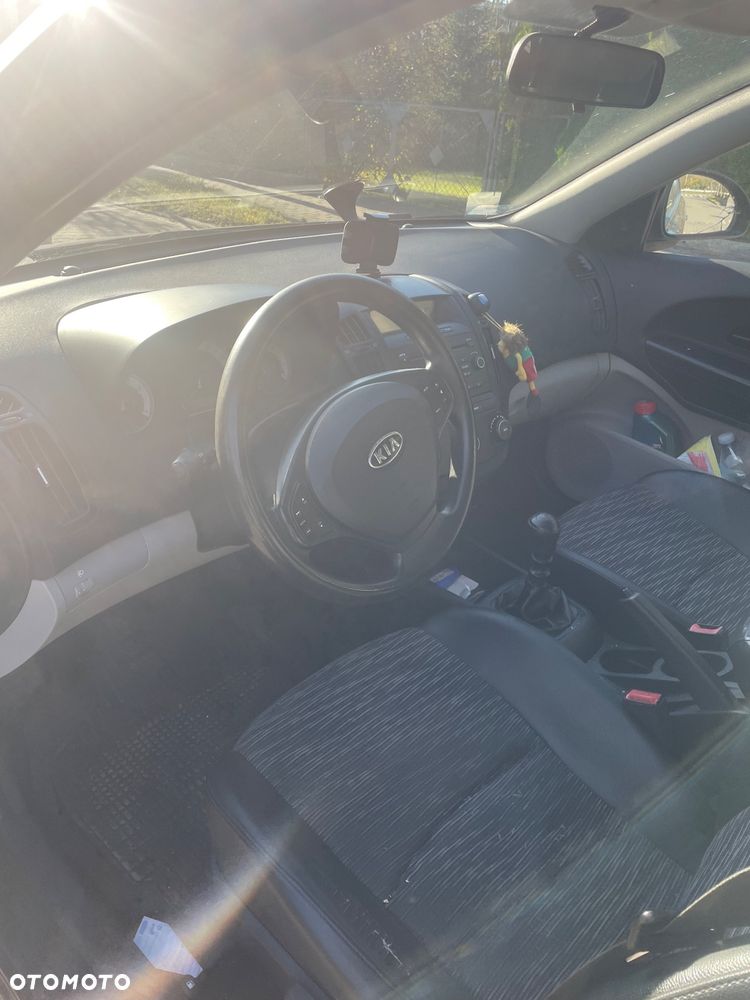 Kia Ceed - 8