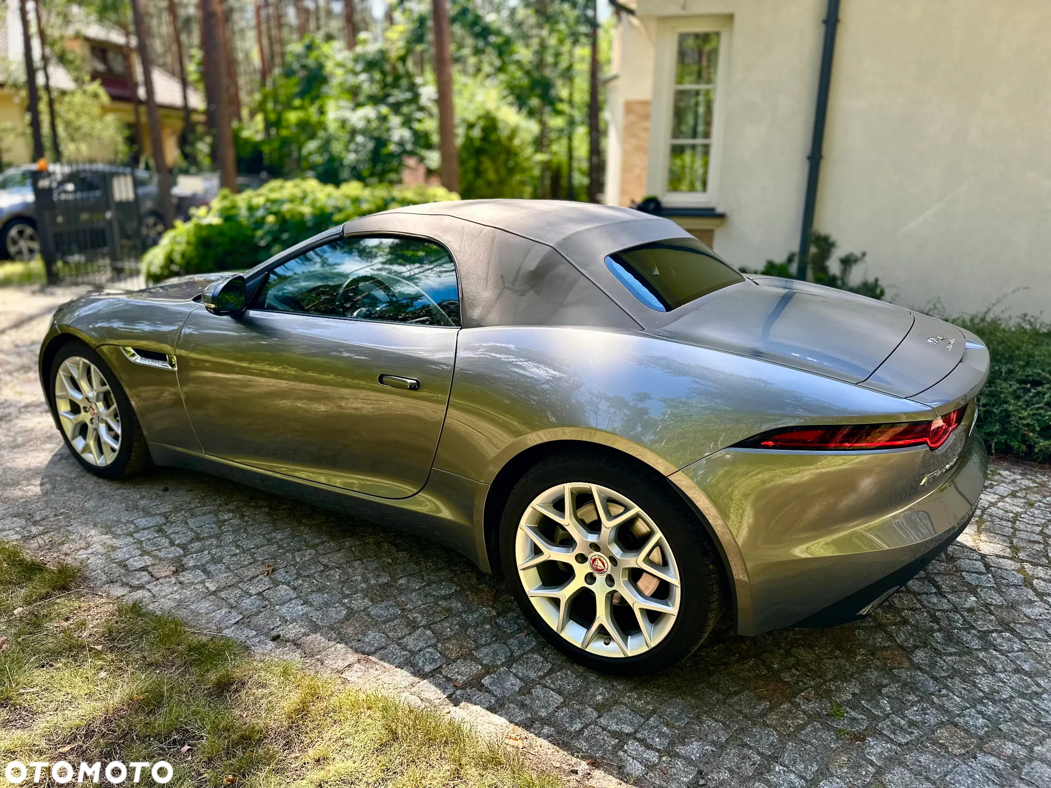 Jaguar F-Type 2.0 Turbo Chequered Flag - 11