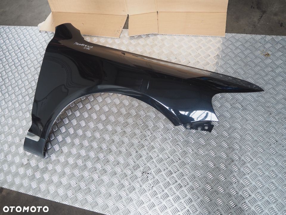 Błotnik Prawy Przedni Prawy Przód VW Touareg Kolor: LC9Z - 7