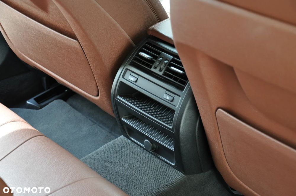 BMW Seria 5 535i xDrive - 29