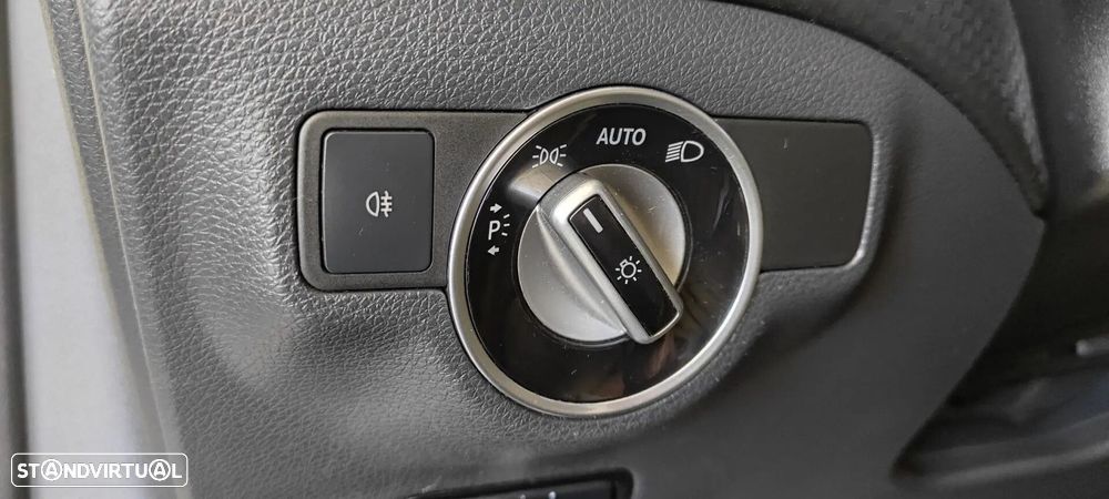 Mercedes-Benz A 180 d AMG Line - 42