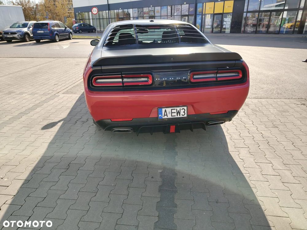 Dodge Challenger - 4