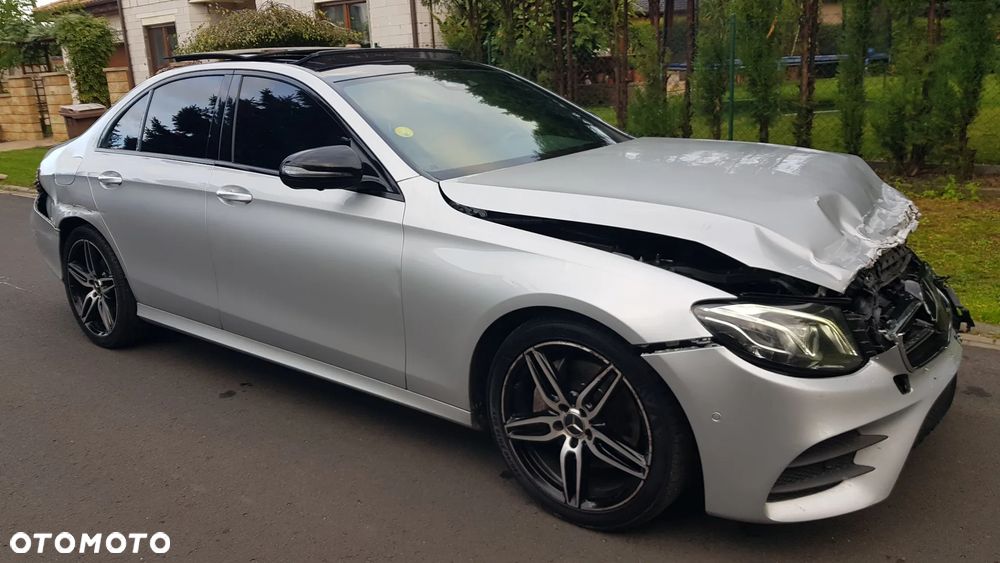Mercedes-Benz Klasa E 220 d AMG - 37