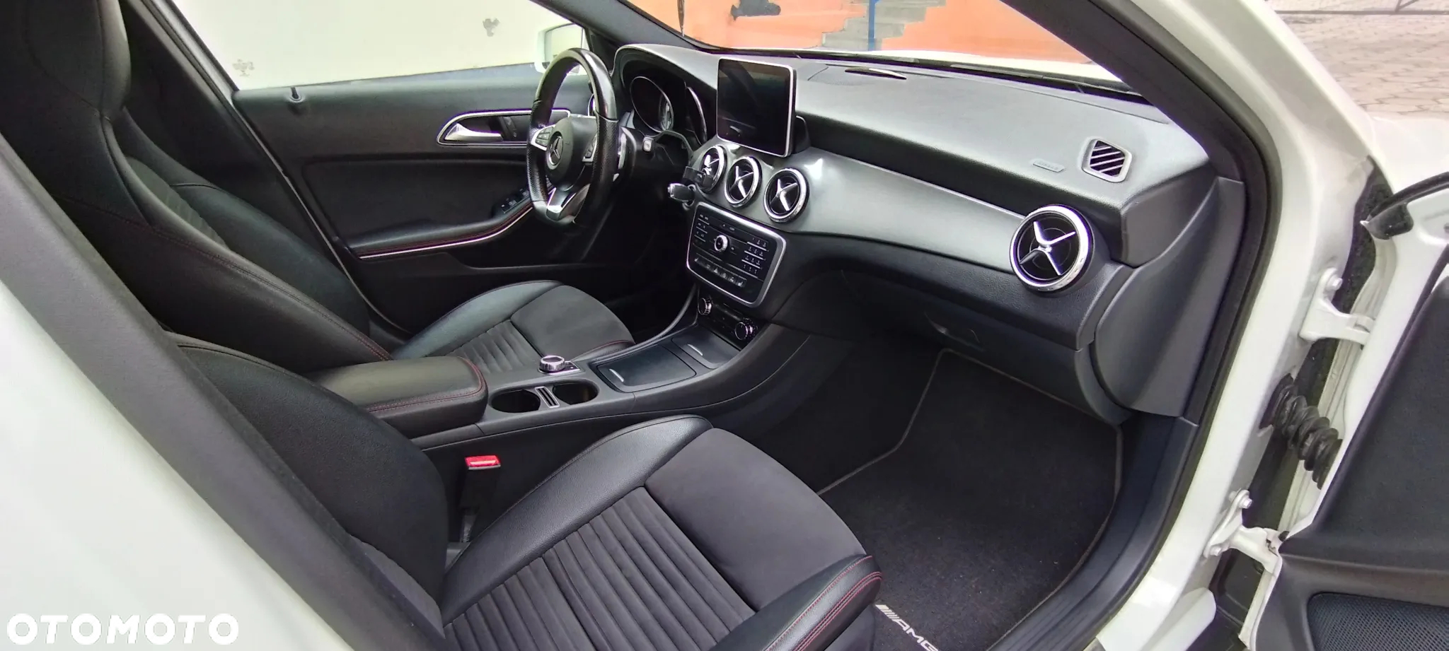 Mercedes-Benz GLA - 13