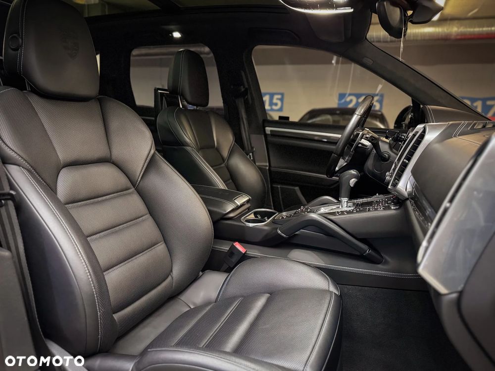 Porsche Cayenne Turbo S - 20