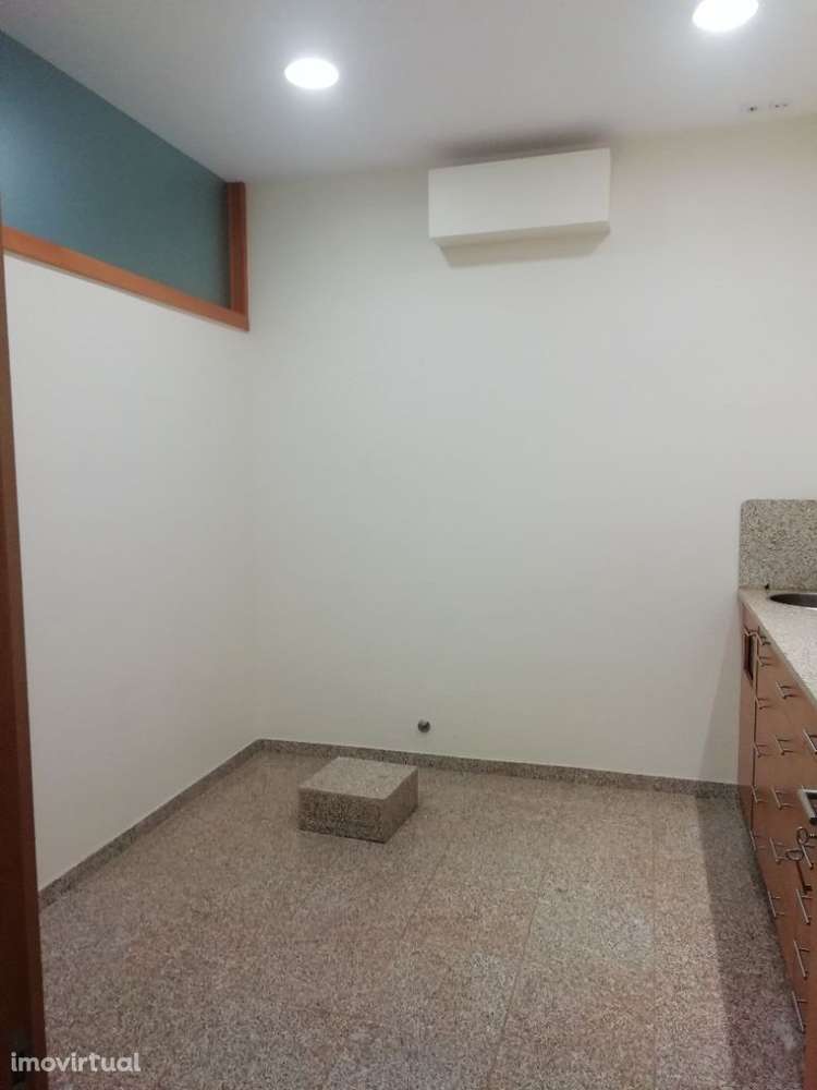 ALUGO LOJA R/CH VIRADA RUA  90,41M2 - PORTO - Grande imagem: 3/17