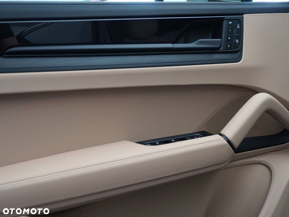 Porsche Cayenne E-Hybrid PHEV Black Edition - 23