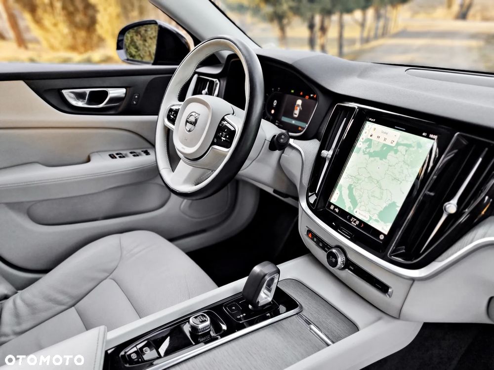 Volvo V60 Cross Country B4 D AWD Ultimate - 33