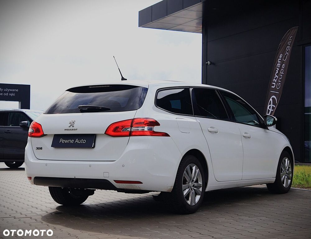 Peugeot 308 - 8