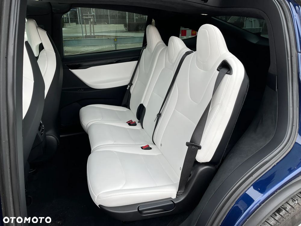 Tesla Model X - 19