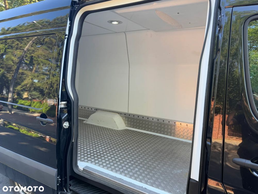 Mercedes-Benz Sprinter 319 - 12