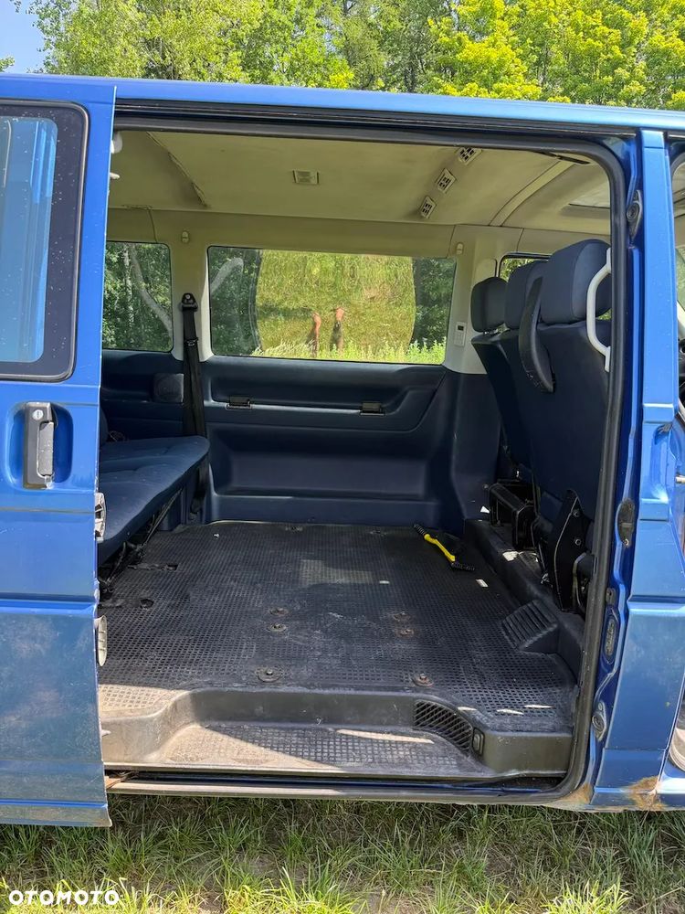 Volkswagen Caravelle - 10