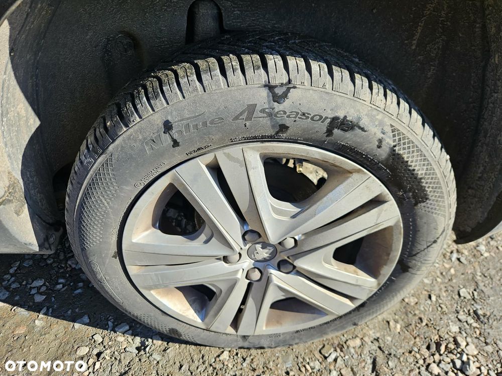 Peugeot 2008 PureTech 130 GPF Black Edition - 14