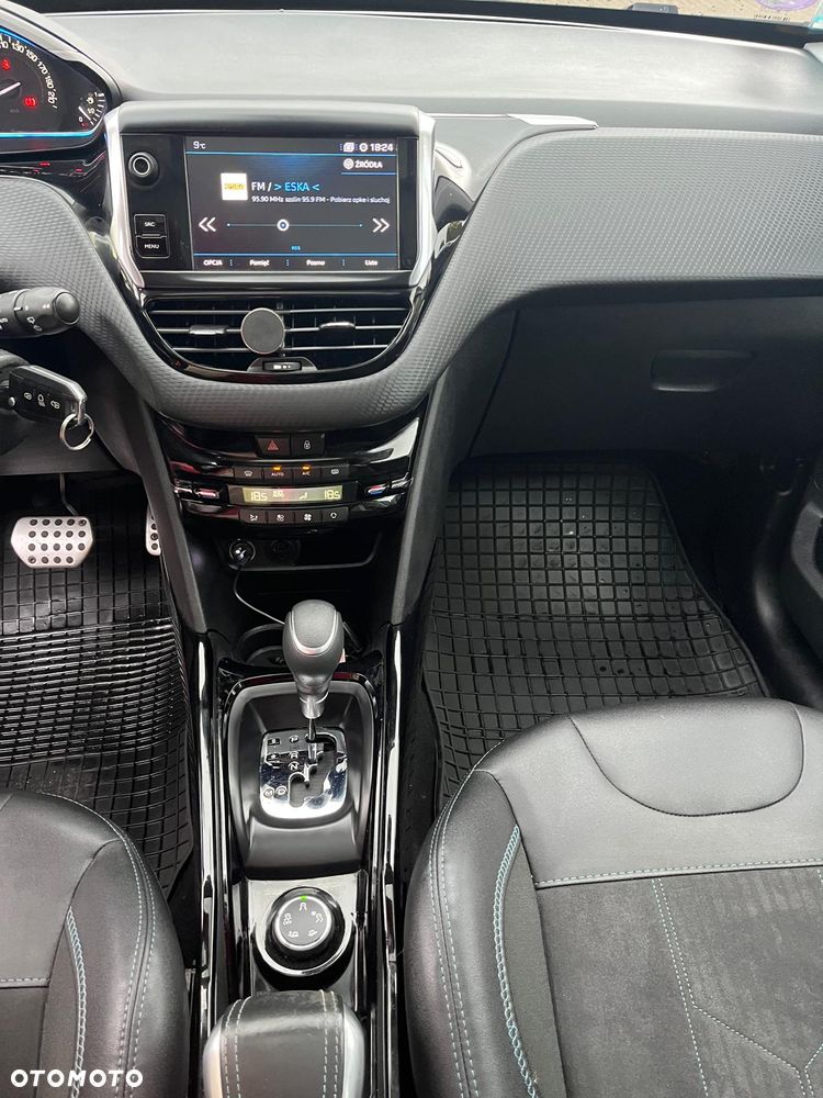 Peugeot 2008 1.2 Pure Tech Style S&S EAT6 - 9