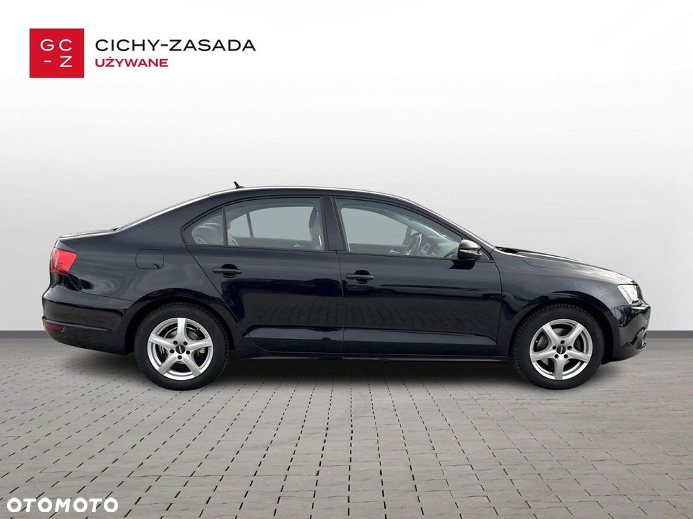 Volkswagen Jetta - 4