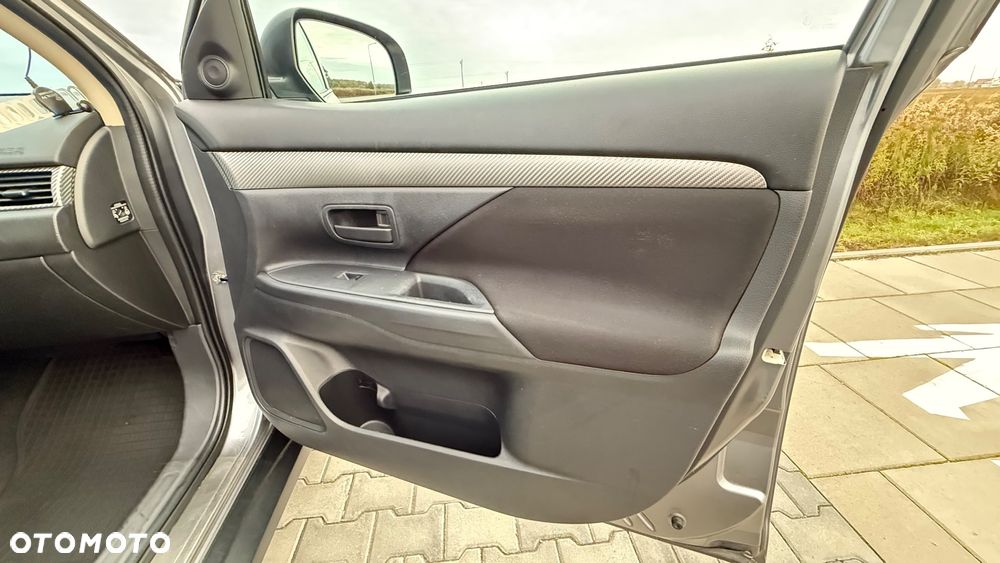 Mitsubishi Outlander 2.0 Intense 2WD - 22