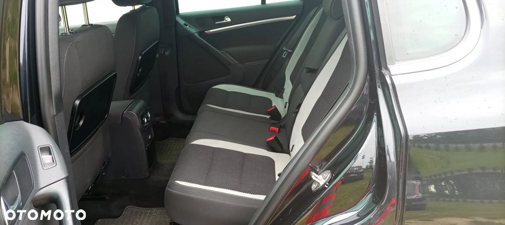 Volkswagen Tiguan 2.0 TDI 4Mot Perfectline R-Style - 6
