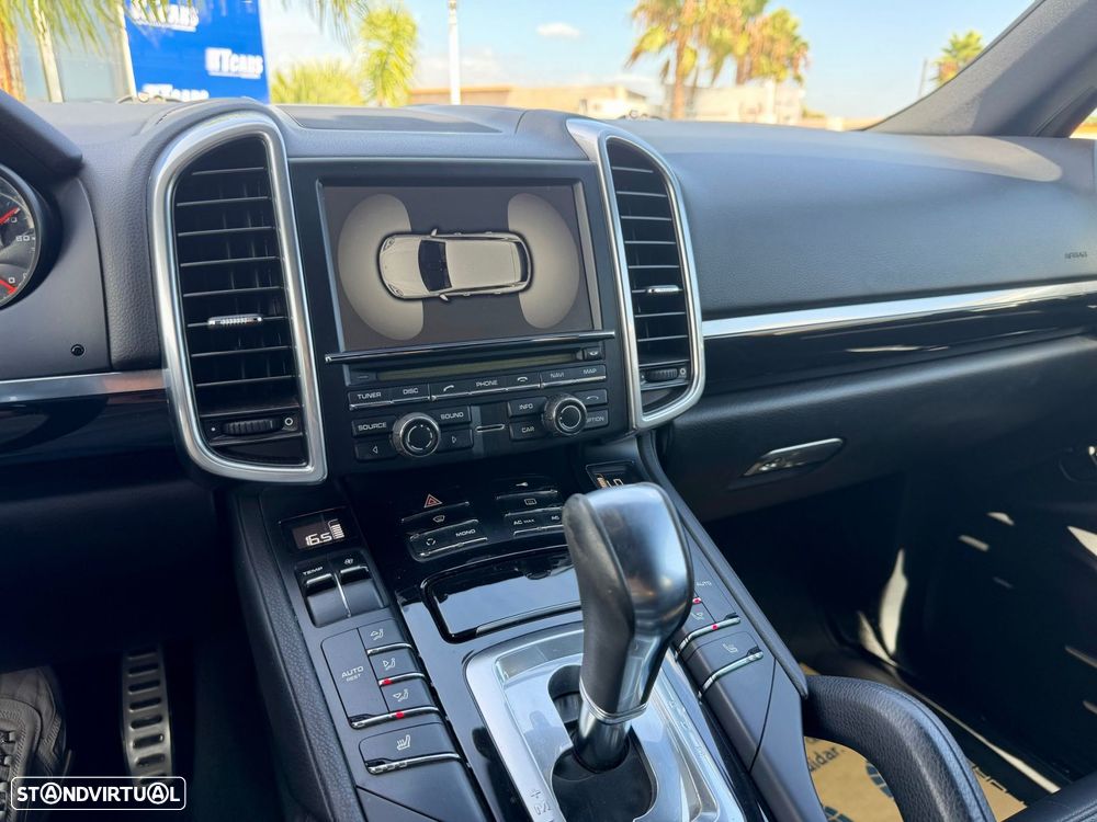 Porsche Cayenne S - 8