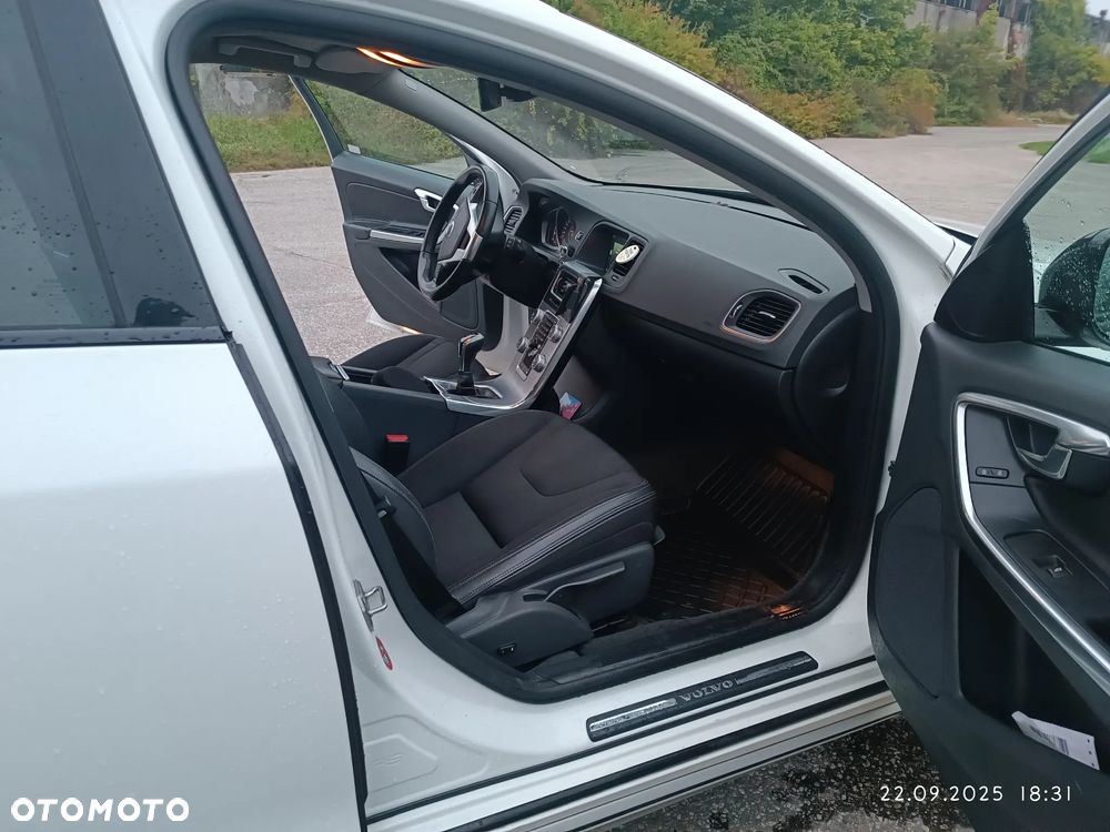 Volvo V60 Cross Country - 15