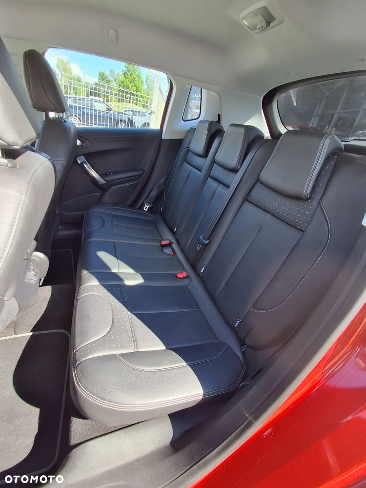 Peugeot 2008 1.6 BlueHDi Allure S&S - 23