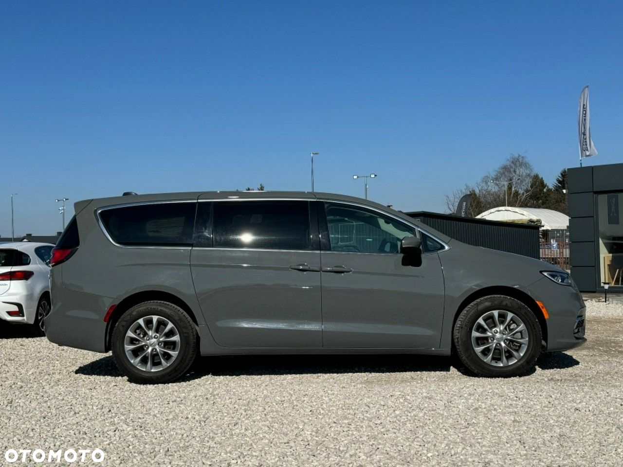 Chrysler Pacifica - 3
