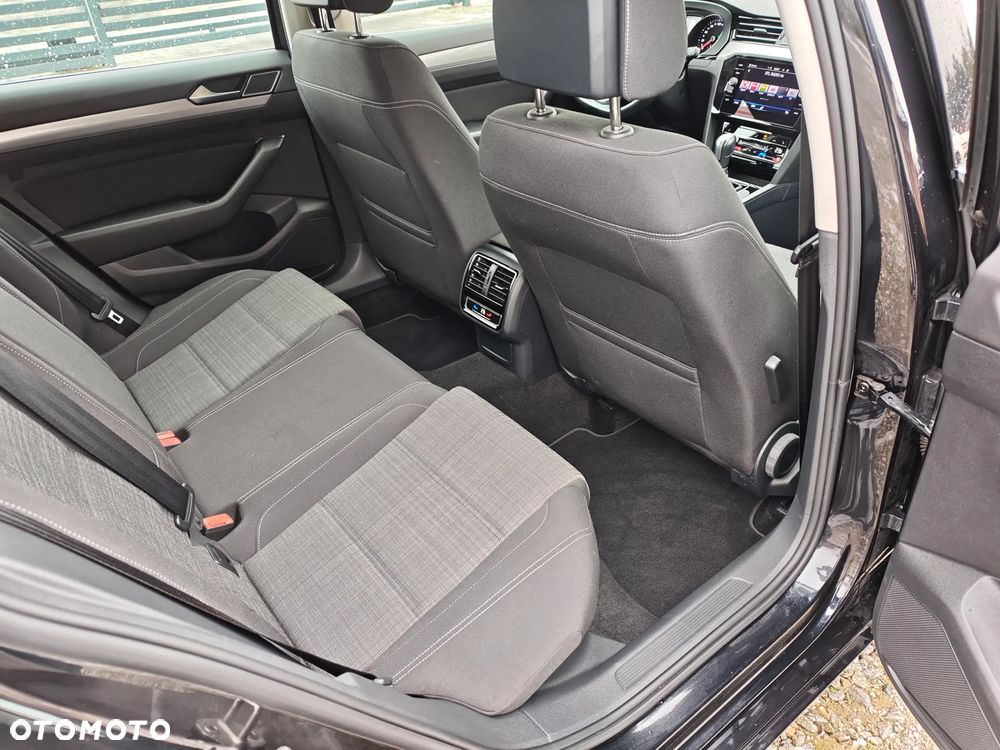 Volkswagen Passat 2.0 TDI SCR DSG Business - 13