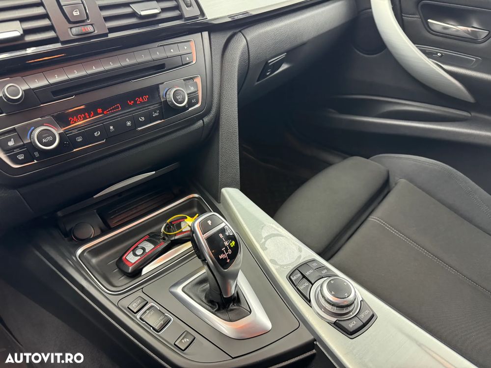 BMW Seria 3 320d Aut. Sport Line - 23