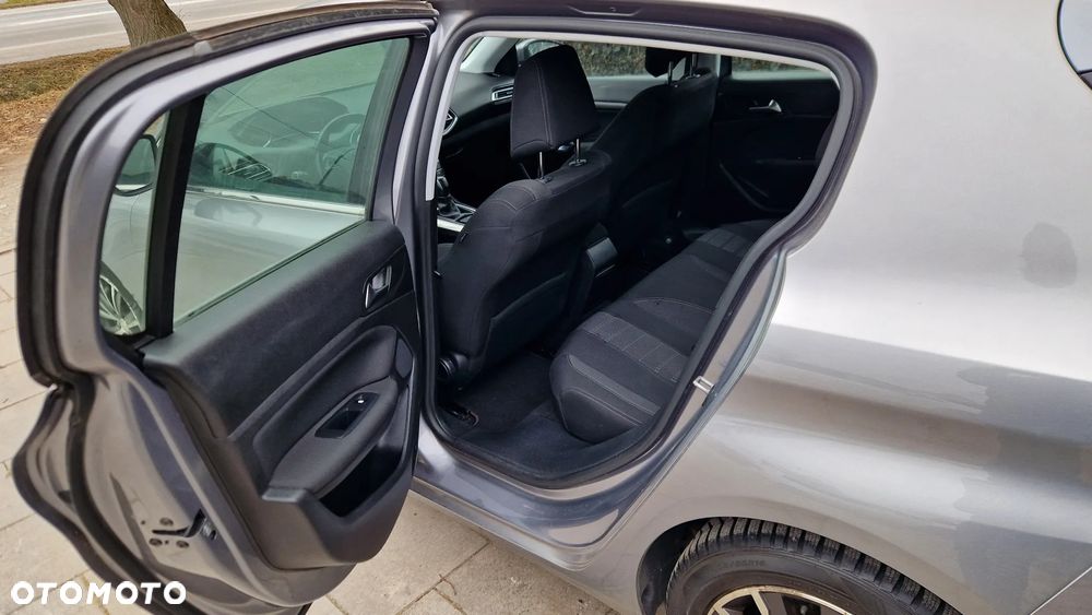 Peugeot 308 1.2 PureTech Allure S&S - 16