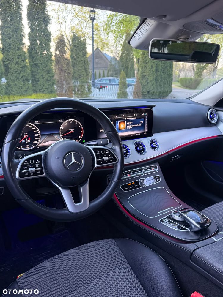 Mercedes-Benz Klasa E 200 4-Matic 9G-TRONIC - 26