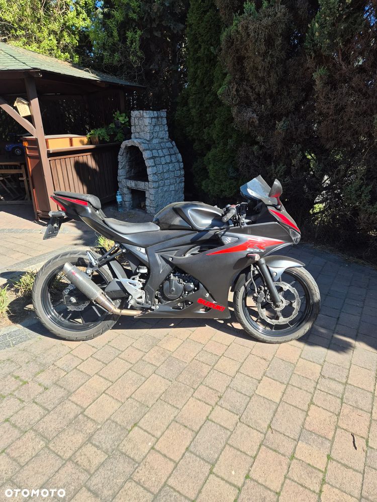 Suzuki GSX - 32