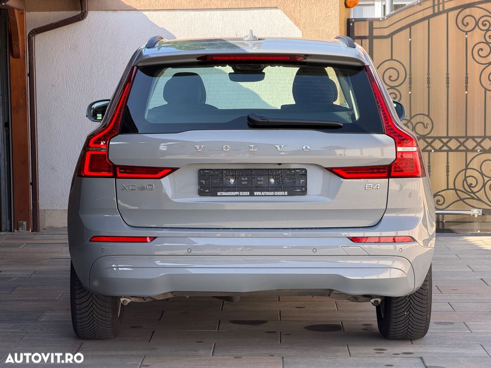 Volvo XC 60 B4 MHEV AT FWD Core - 13