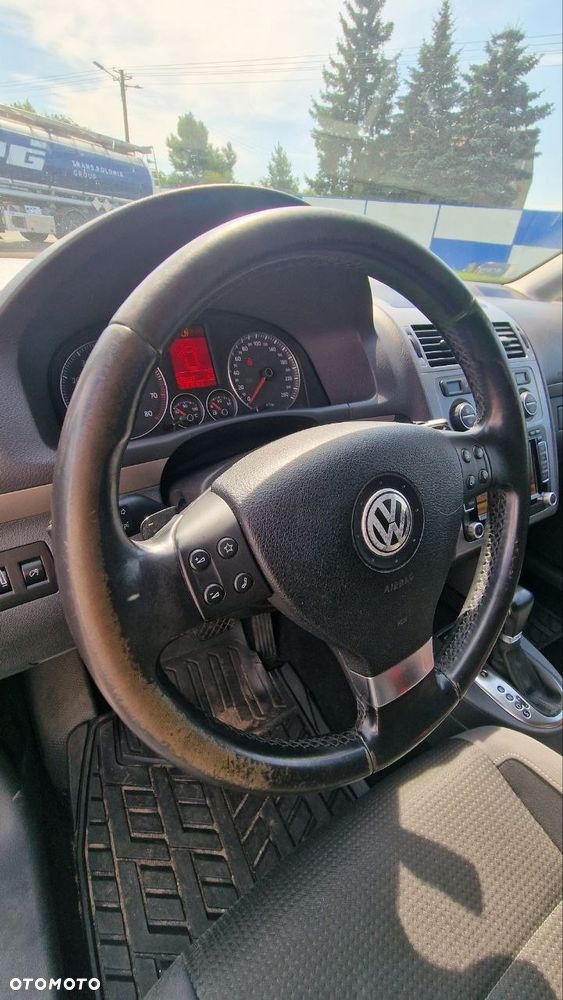 Volkswagen Touran - 8