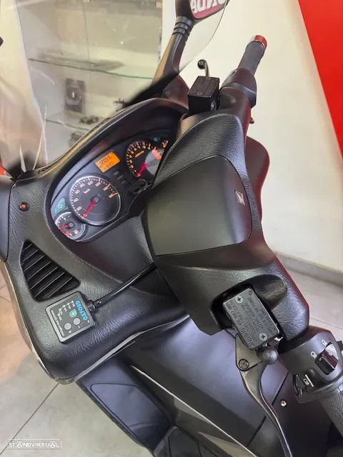 Honda SW-T S WING - 125  4 TEMPOS - 8